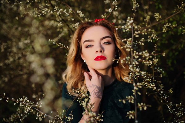 How to Choose a Striking yet Appropriate Pencil Dress for Corporate Networking Events?